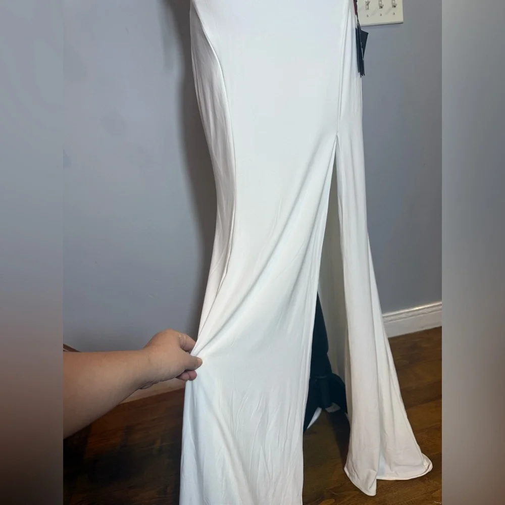 IEENA for Mac Duggal Zuri Beaded Halter White Jersey Gown size 6 - Picture 14 of 14